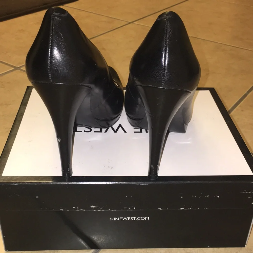 Nine West, Black. 8.5M